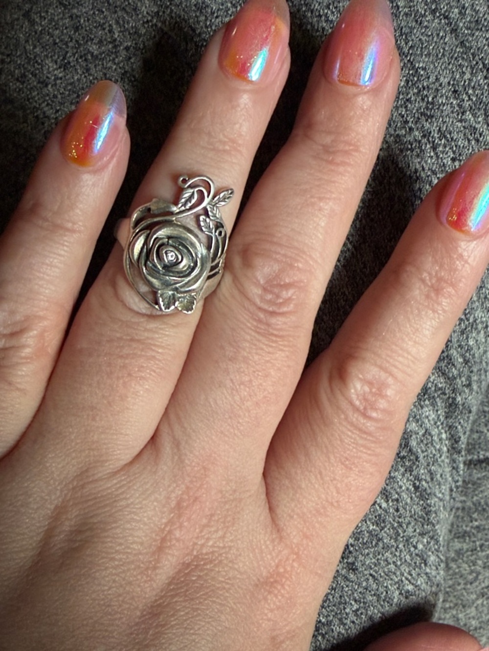 Avon Silver Rose Filigree Ring with Clear CZ Accent Size 7 - Picture 5 of 6